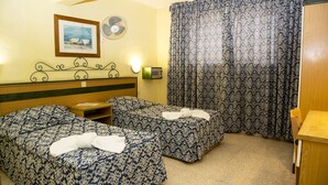 Blackout drapes, iron/ironing board (on request), WiFi (free) - Burlington Apartments (St. Julian's)
