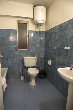 Verduisterende gordijnen, een strijkplank/strijkijzer, gratis wifi