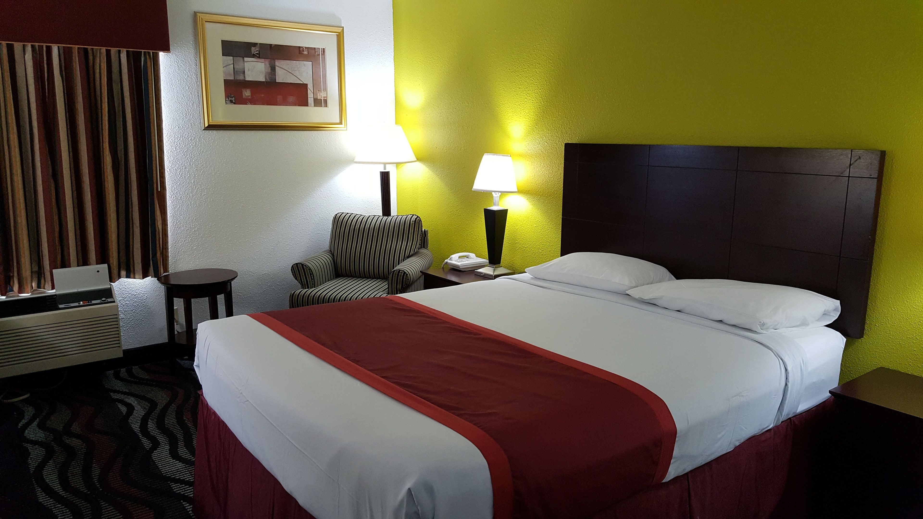 standard room | pillow-top beds, in-room safe, individually furnished, desk