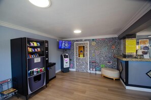 Lobby - Super 8 by Wyndham Las Vegas North Strip/Fremont St. Area (Las Vegas)