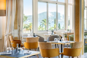 Dîner servi sur place, restauration en plein air