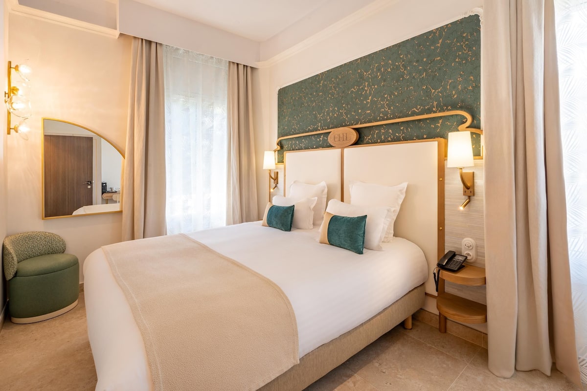 クラシック ルーム クイーンベッド 1 台 禁煙 (Twin bed on request) | ミニバー、セーフティボックス (室内)、アイロン / アイロン台、WiFi (無料)
