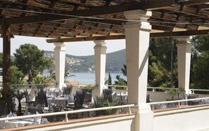 Dinner served - Grand Hotel Des Lecques, BW Signature Collection (Saint-Cyr-sur-Mer)