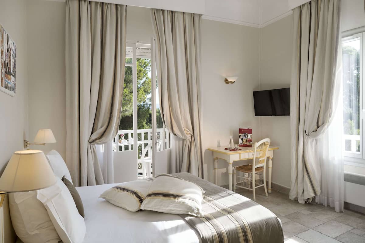 Minibar, in-room safe, iron/ironing board, free cots/infant beds