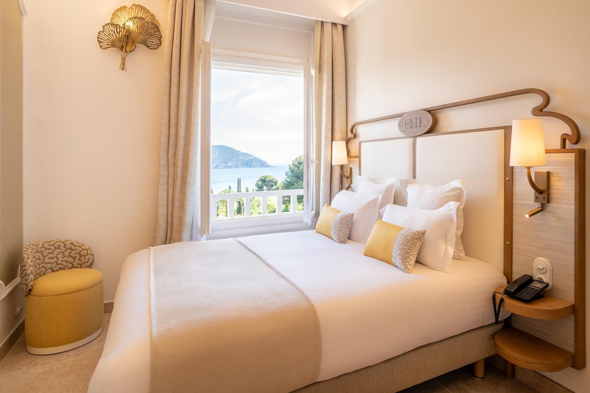 Comfort Room, 1 Queen Bed, Non Smoking, Sea View (Twin bed on request)