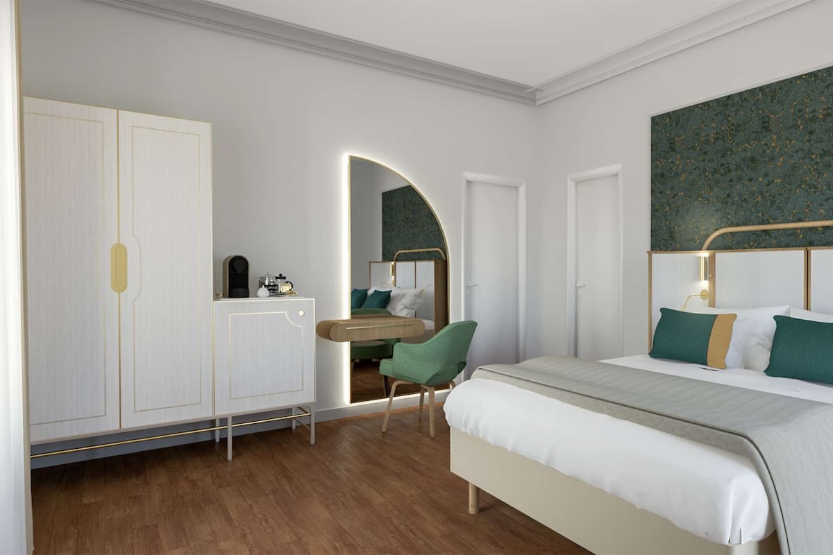 Minibar, in-room safe, iron/ironing board, free cots/infant beds