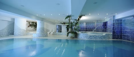 2 indoor pools