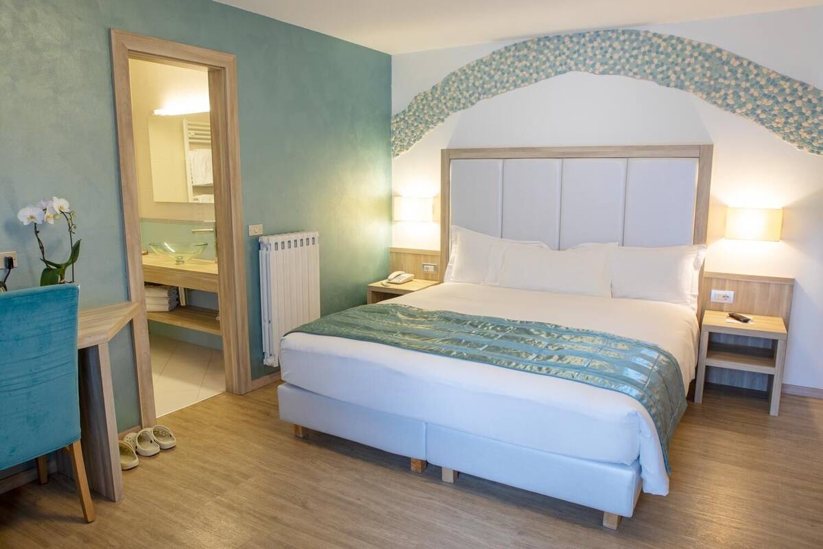 quadruple room | premium bedding, minibar, in-room safe, desk