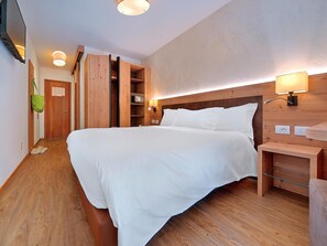 Premium bedding, minibar, in-room safe, desk