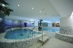 2 室内游泳池