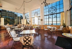 Desayuno bufé gratuito y diario