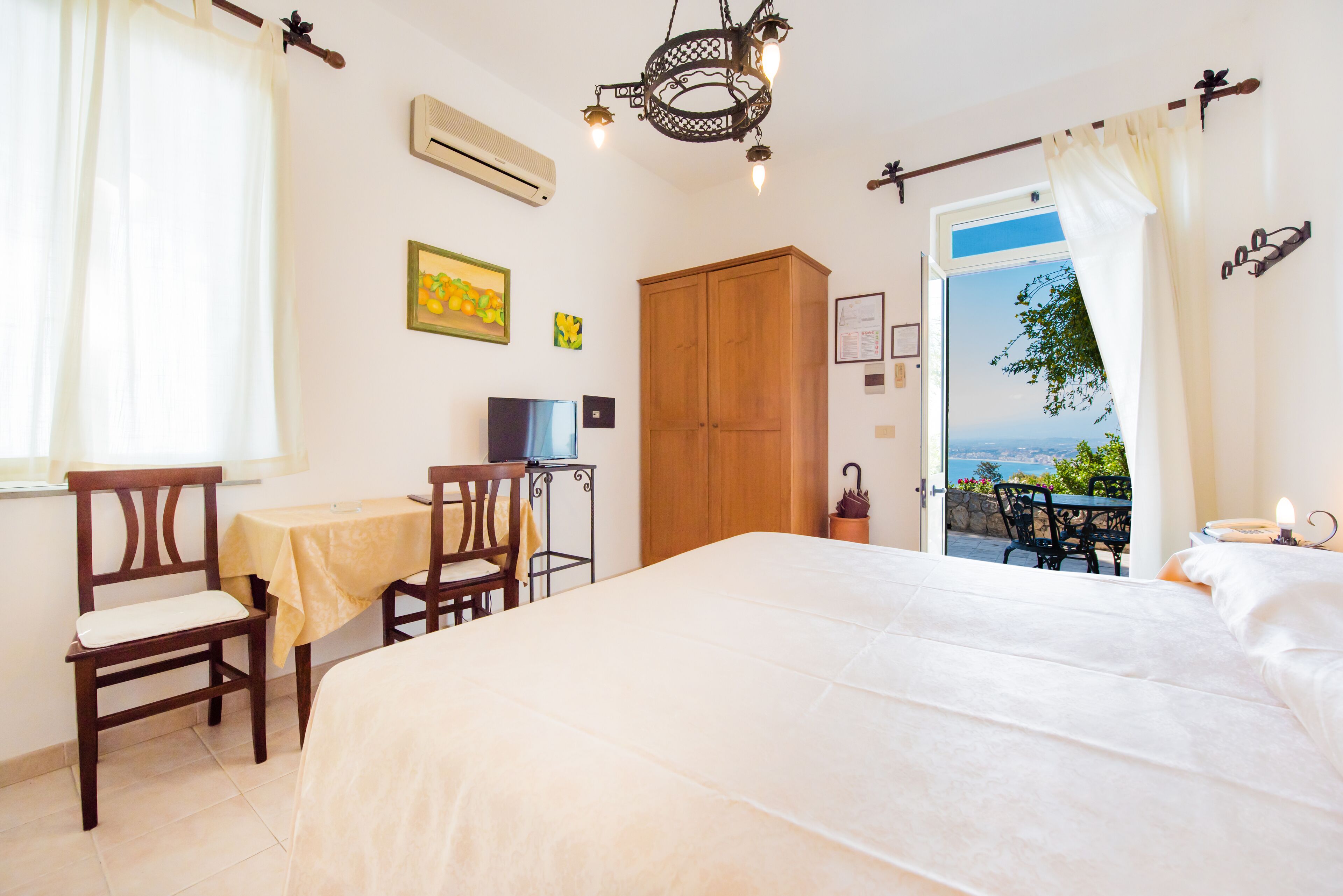 1 bedroom, minibar, in-room safe, desk