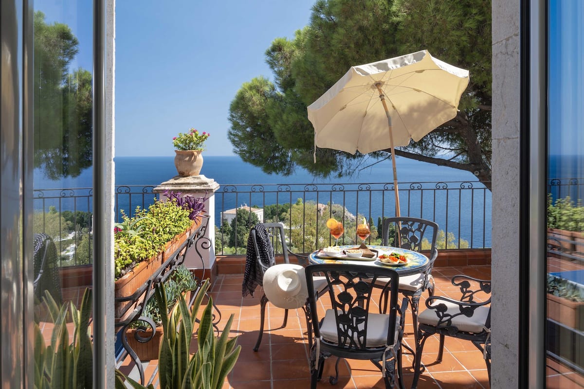 1 camera, minibar, una cassaforte in camera, una scrivania