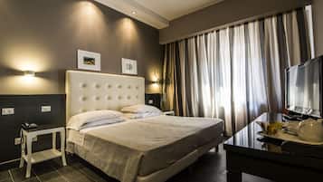 Superior Triple Room | Minibar, in-room safe, desk, soundproofing