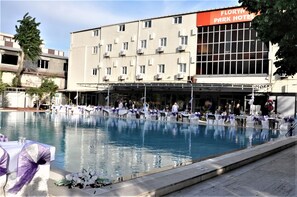 Outdoor pool - Florya Park Hotel (Istanbul)