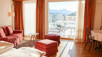 Junior Suite | Minibar, in-room safe, desk, free WiFi