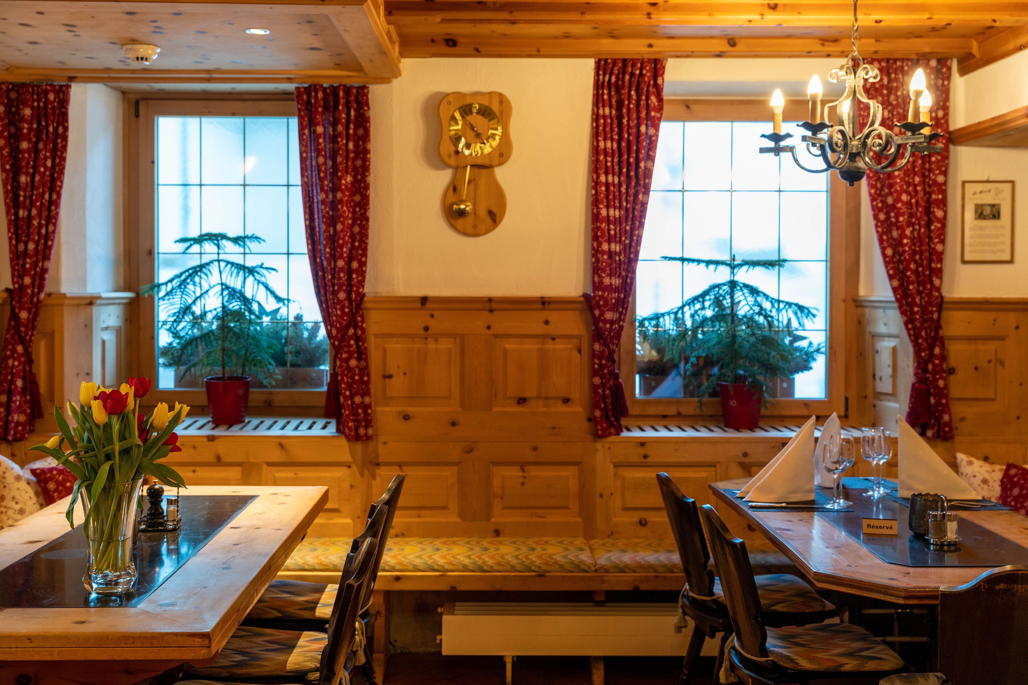 2 restaurants, breakfast, lunch served; local and international cuisine