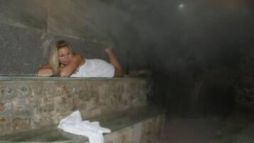 Sauna, baño de vapor, baño turco o hammam, masajes deportivos y masajes