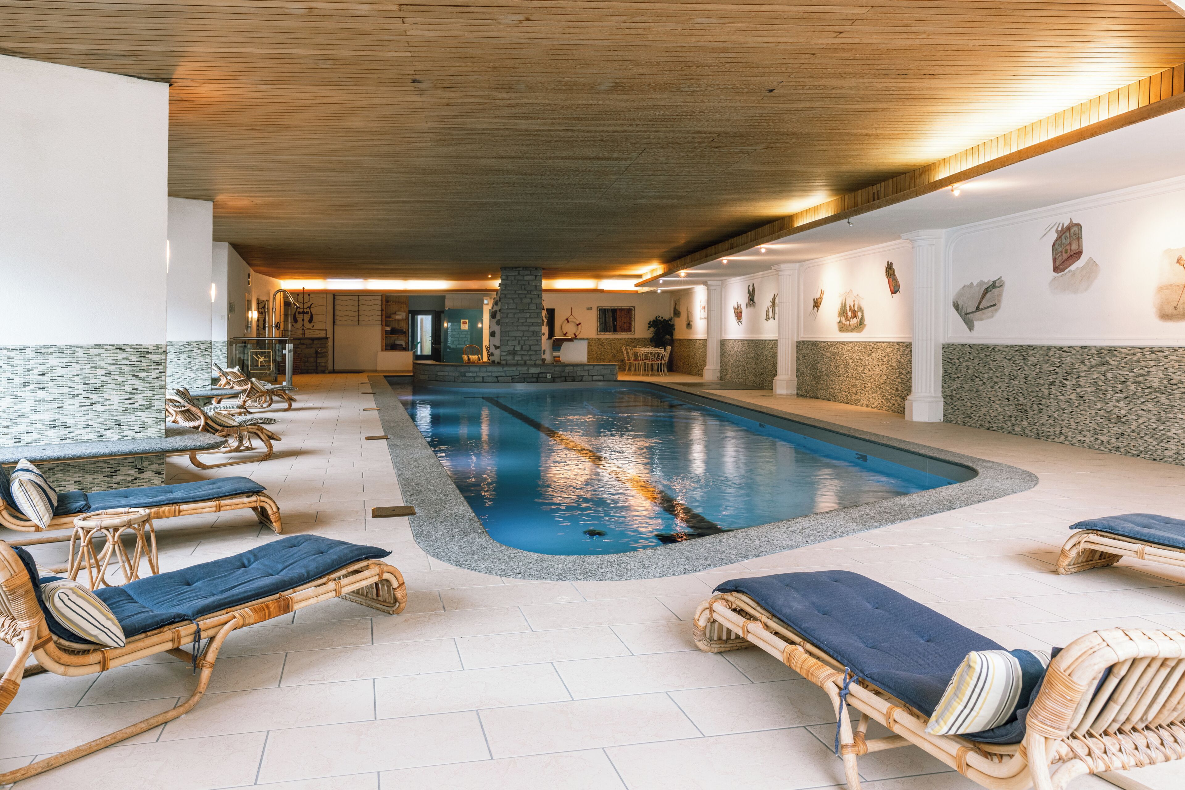 Schwimmbecken