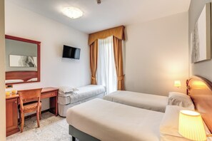 Classic Triple Room | Minibar, in-room safe, desk, free WiFi