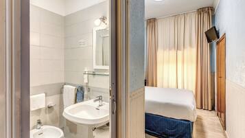 Økonomirom | Bad | Toalettartikler (inkludert), hårføner, bidé og håndklær