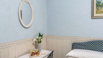 Kamar Ekonomi | Minibar, brankas, meja kerja, dan Wi-Fi gratis
