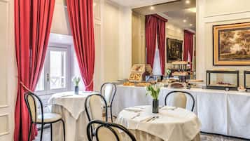 Frokostbuffé hver dag (EUR 10 per person)