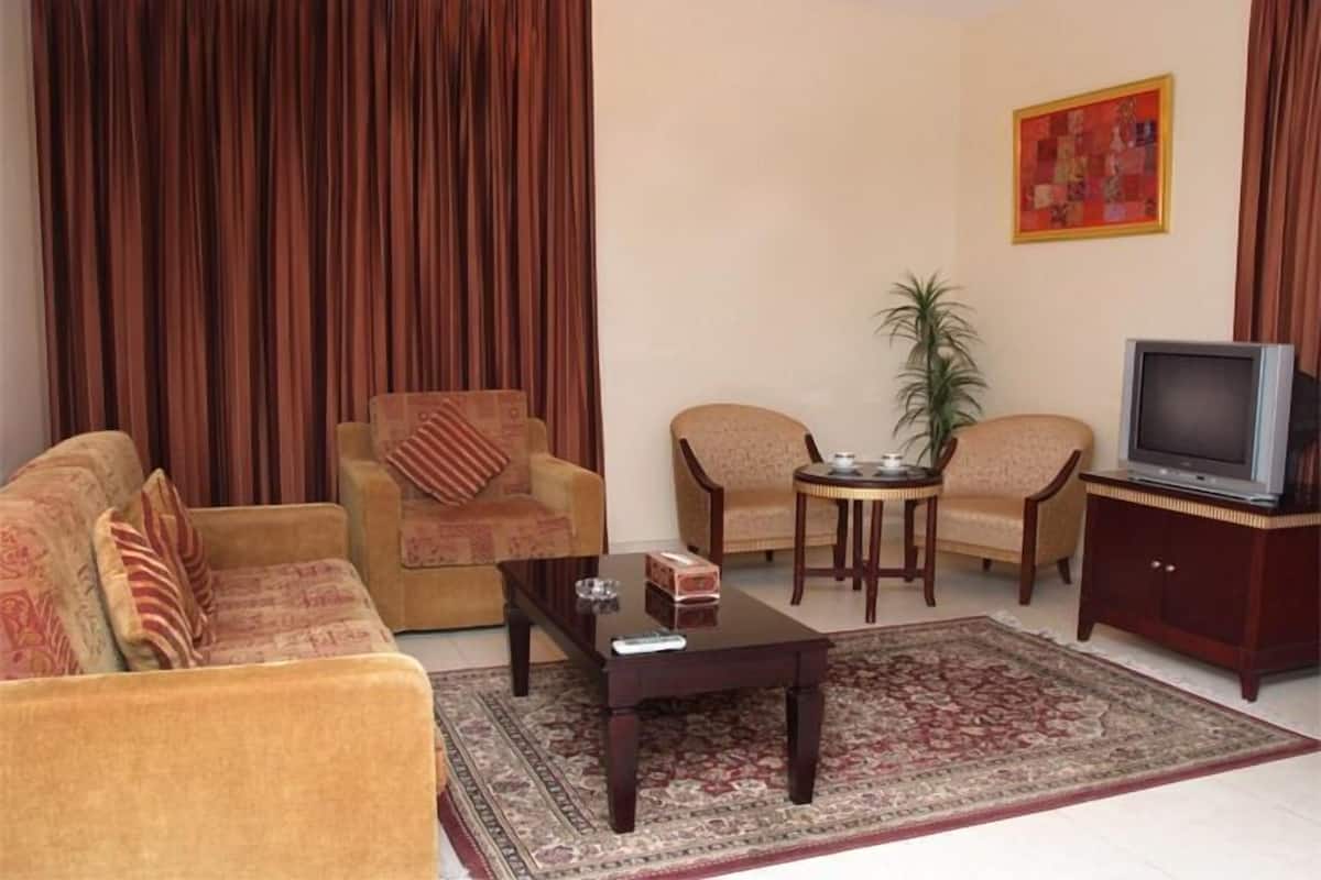 Junior Suite | Living room | 42-inch flat-screen TV with satellite channels, TV