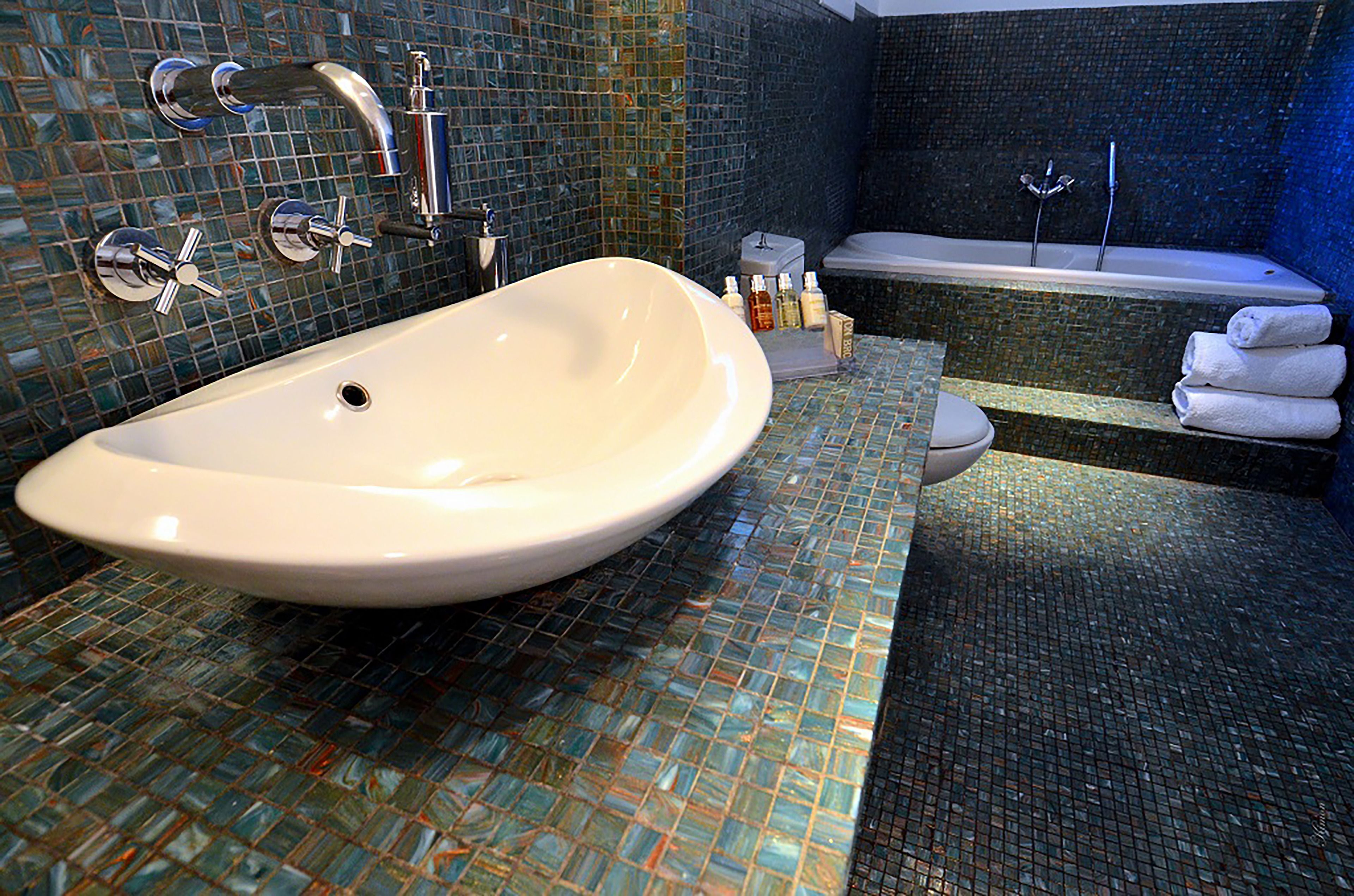 superior suite, jetted tub, sea view | bathroom | designer toiletries, hair dryer, bathrobes, slippers