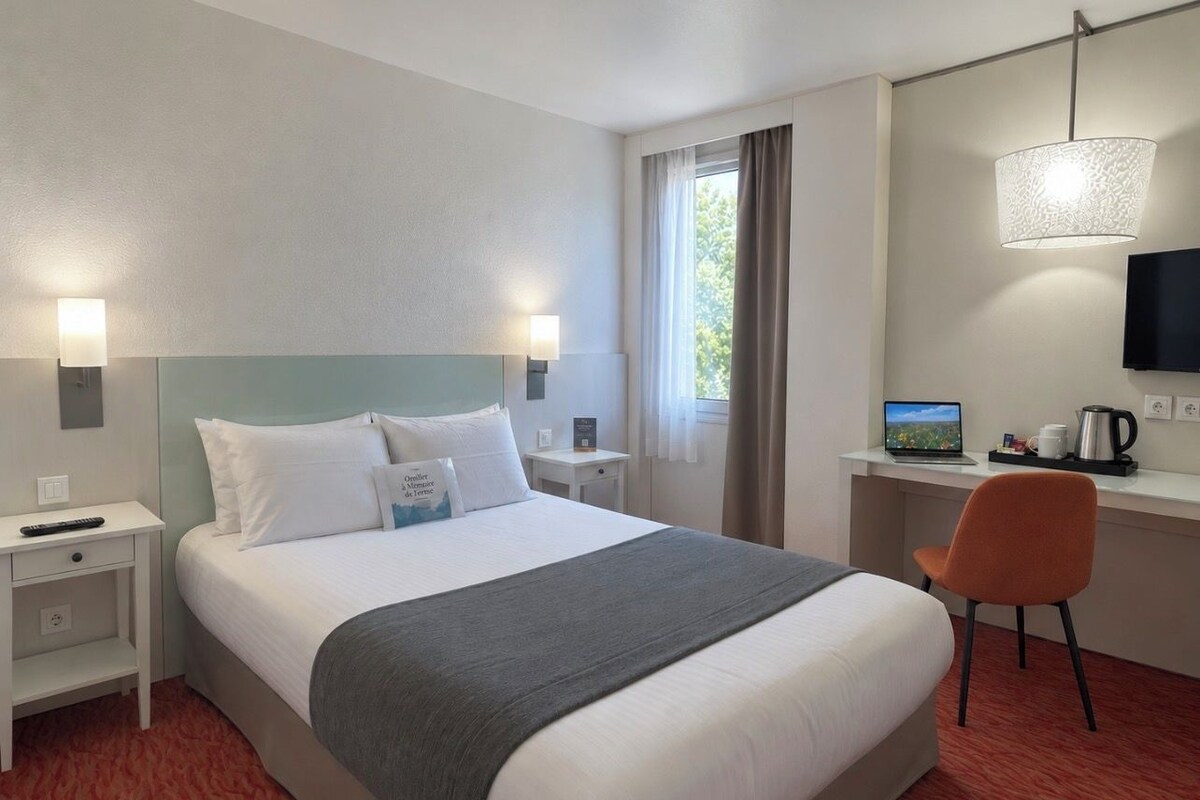 Standard Room, 1 Double Bed | Premium bedding, desk, iron/ironing board, free cots/infant beds
