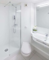 Ducha, artículos de tocador ecológicos, secador de pelo, toallas
