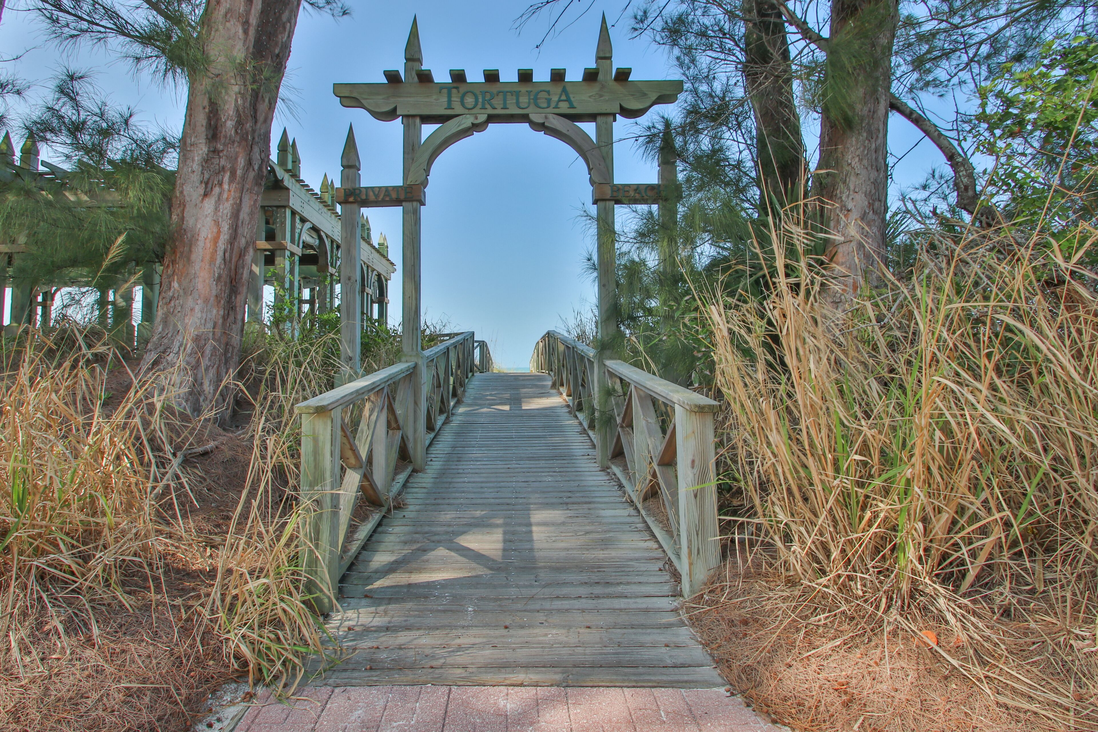 beach nearby, white sand, sun-loungers, beach towels