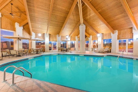 Piscine couverte. Baymont by Wyndham Rolla