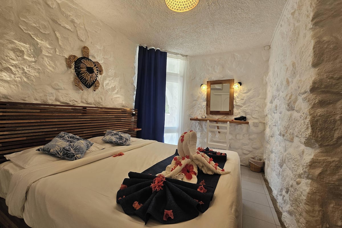 Ropa de cama hipoalergénica y minibar