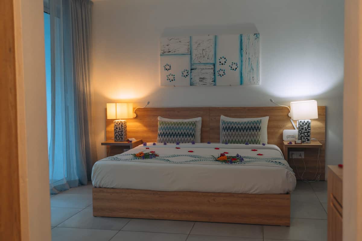 Room (Privilege) | Hypo-allergenic bedding, minibar, in-room safe, cots/infant beds