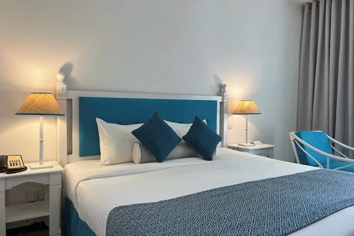 Standard Room | Hypo-allergenic bedding, minibar, in-room safe, cots/infant beds