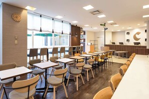 Free daily full breakfast