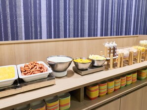 Free daily full breakfast  - Comfort Hotel Gifu (Gifu)