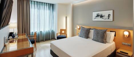 Classic Double Room | Minibar, in-room safe, desk, soundproofing