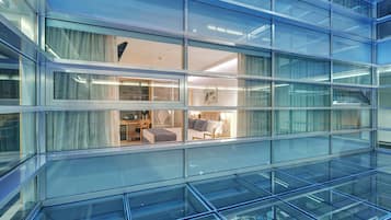 Minibar, coffres-forts dans les chambres, bureau, chambres insonorisées