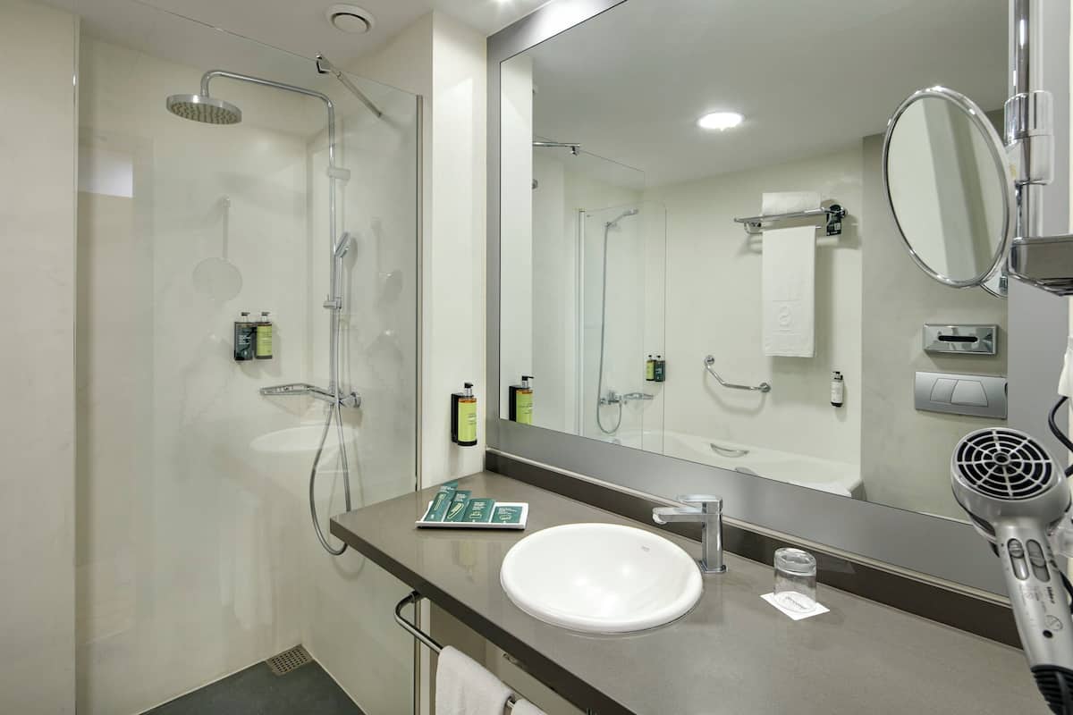 Minibar, in-room safe, desk, soundproofing