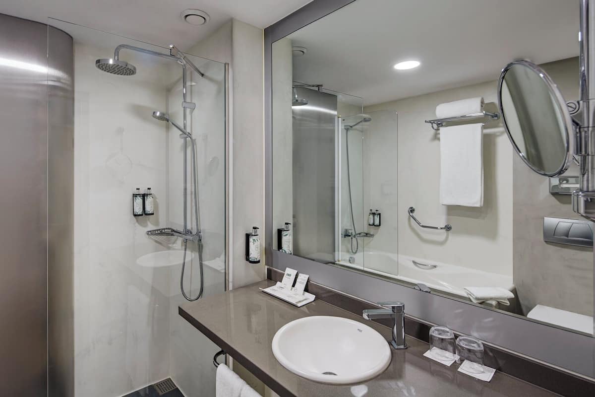 Separate tub and shower, free toiletries, hair dryer, towels