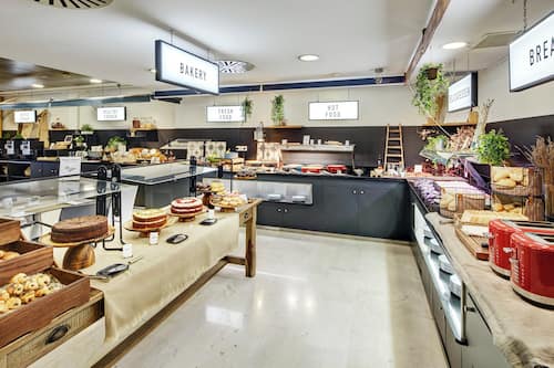 朝食 (ビュッフェ)、毎日提供 (有料)