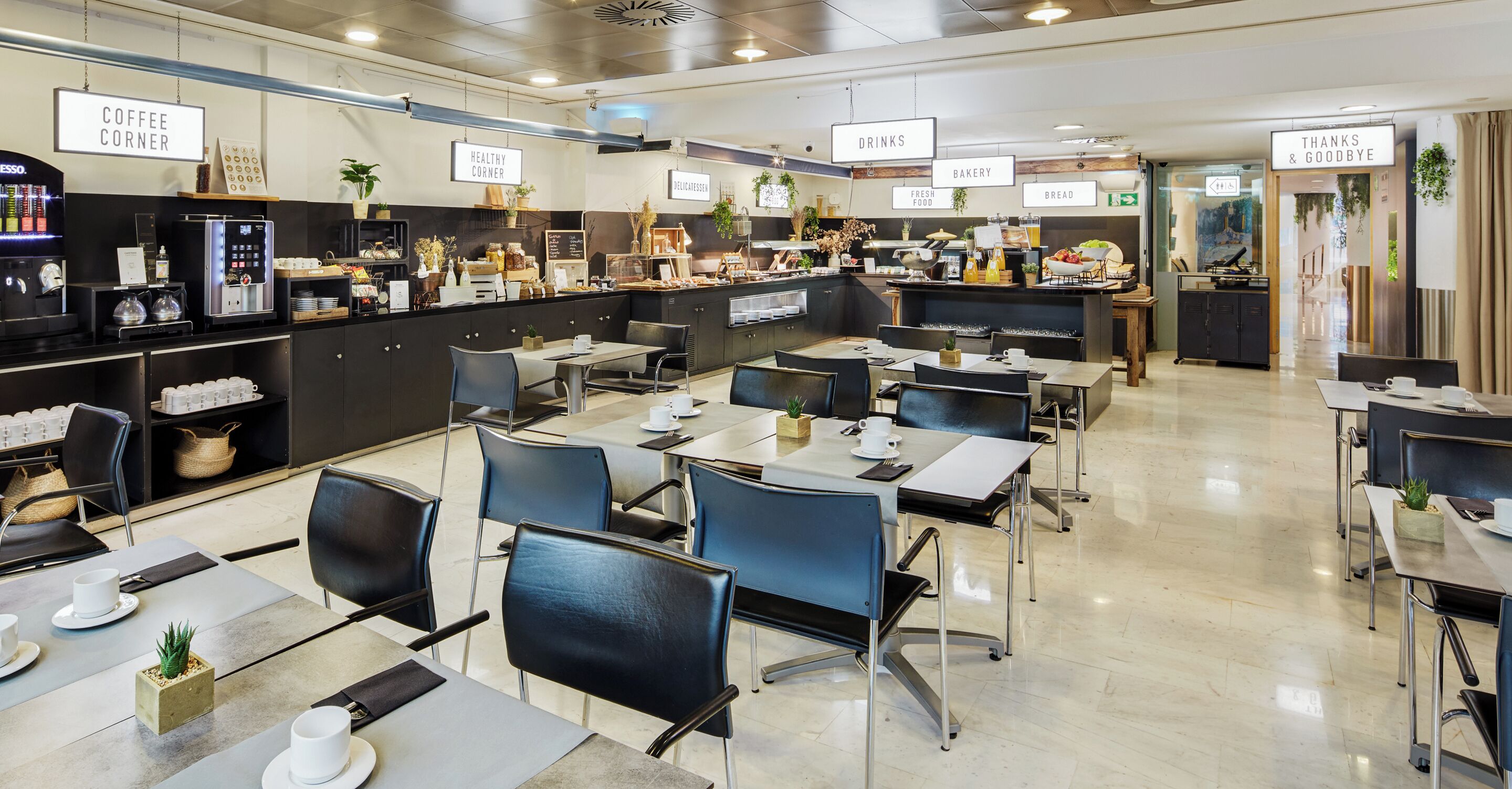 Se ofrece un desayuno bufé todos los días (por un coste adicional)