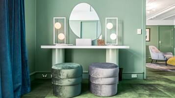 Suíte júnior | Banheiro | Produtos de toalete grátis, secador de cabelo, chinelos