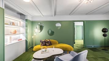 Suíte júnior | Frigobar (abastecido com itens grátis), escrivaninha