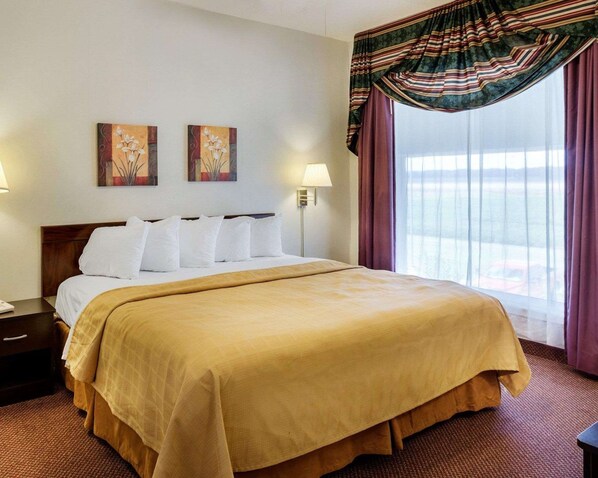 Individually decorated, individually furnished, desk, laptop workspace - Quality Inn Robinsonville (Robinsonville)