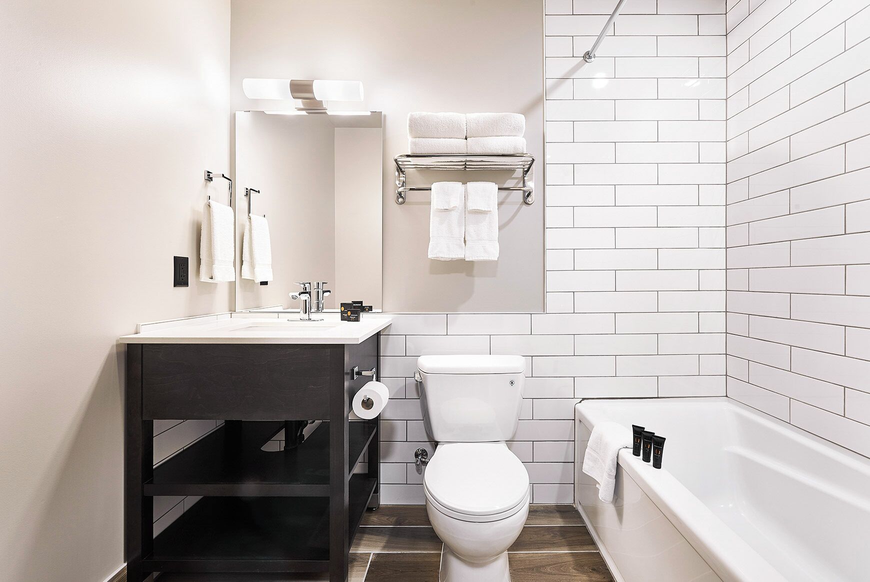 comfort room, 1 king bed (no view) | bathroom | free toiletries, hair dryer, towels