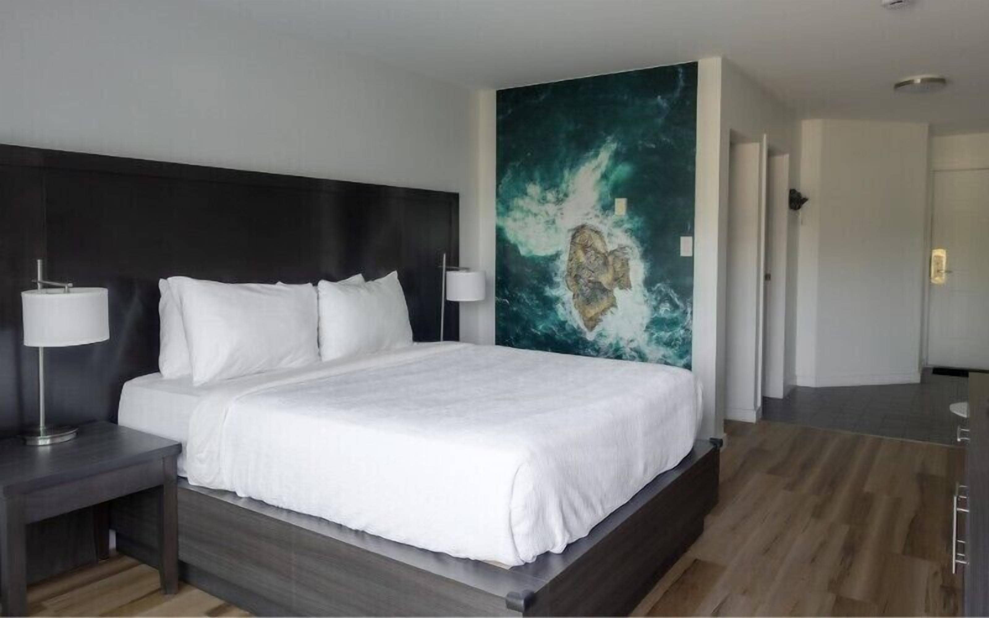 Habitación Deluxe | Colchones con acolchado adicional y escritorio