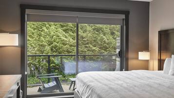 Comfort Room, 1 King Bed (No View) | 1 bedroom, pillowtop beds, desk, iron/ironing board